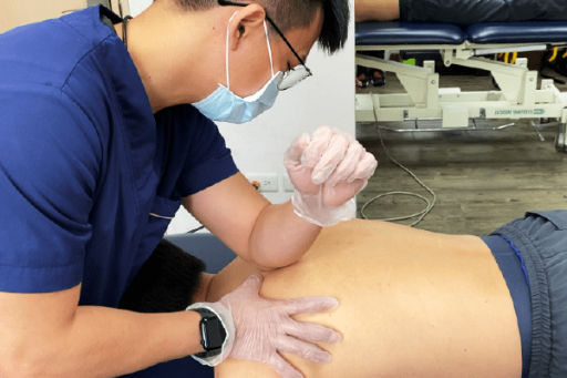 針對上背痛的徒手治療